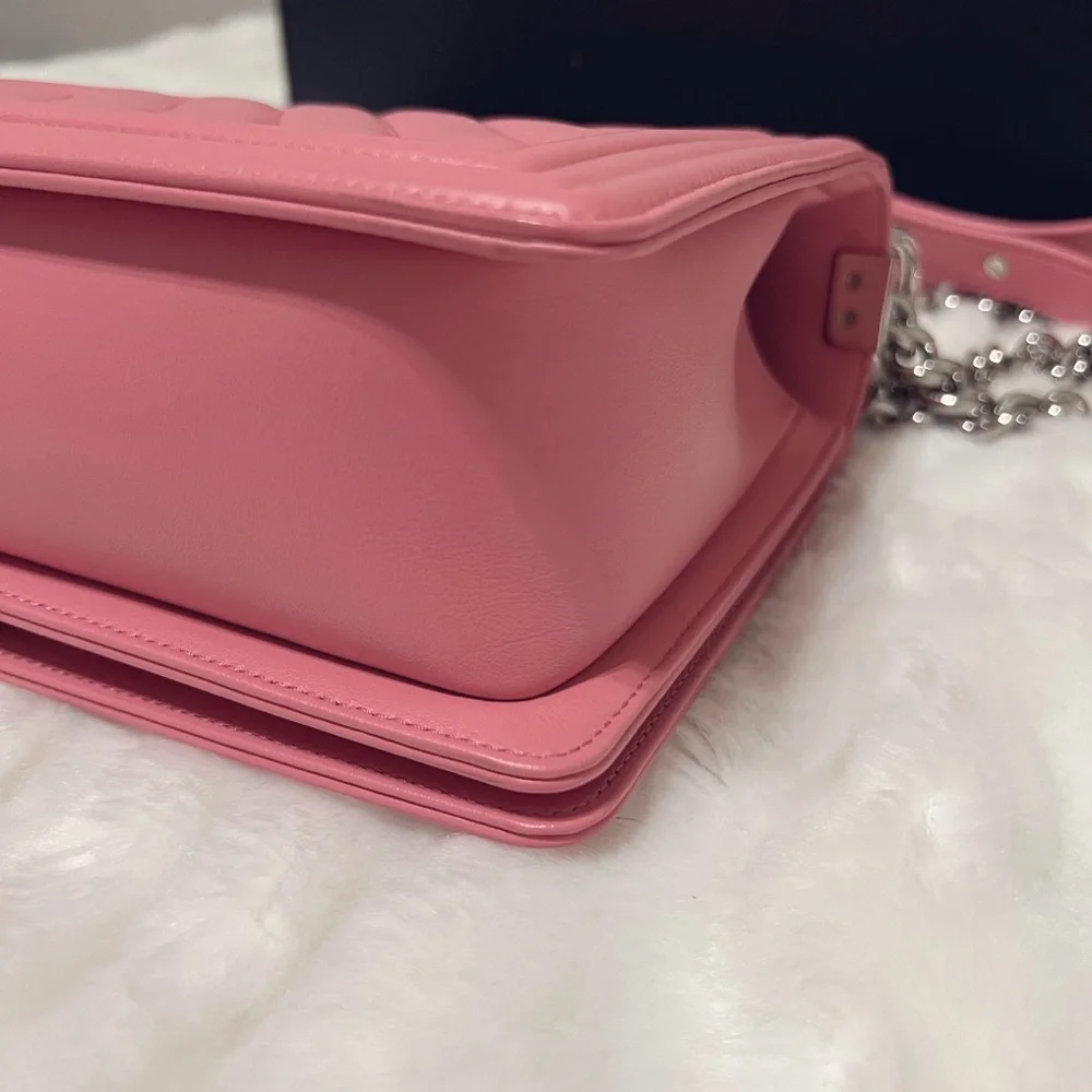 CHANEL PINK CALFSKIN NEW MEDIUM CHEVRON BOY BAG - Picture 6 of 10